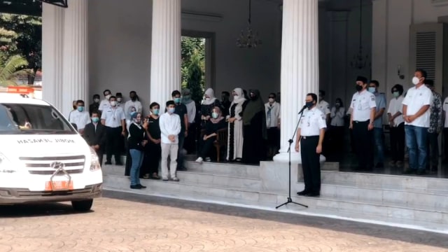 Momen Haru Saat Pelepasan Jenazah Sekda DKI Saefullah, Suara Anies Bergetar (246809)