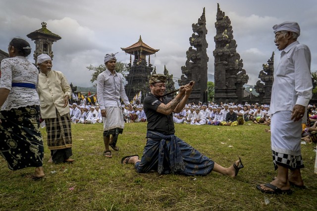 Penjor Hingga Ngurek, Ini 5 Tradisi Saat Hari Raya Galungan dan Kuningan (822526)