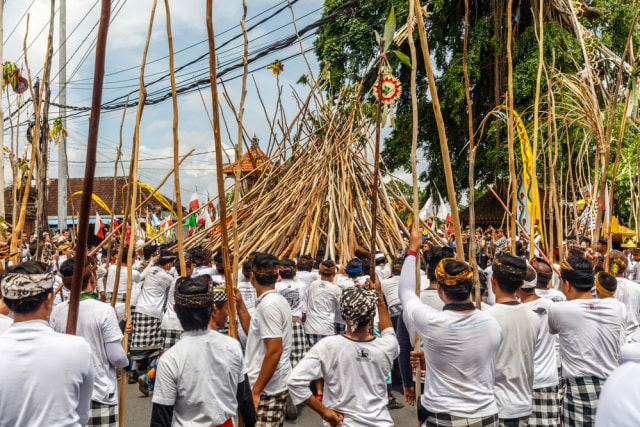 Penjor Hingga Ngurek, Ini 5 Tradisi Saat Hari Raya Galungan dan Kuningan (822529)