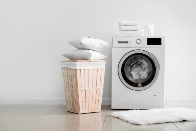 Cara Mudah Mencuci Bantal Agar Tak Berjamur dan Bau Apek (1022782)