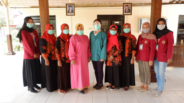 PMM UMM Membagikan Jamu, Guna Menambah Imunitas Tubuh di Situasi Pandemi (1008748)