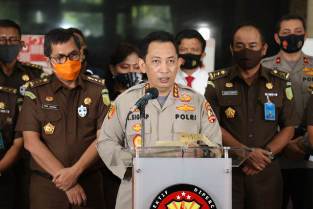 Kabareskrim Polri Komjen Pol Listyo Sigit Prabowo dalam konferensi pers kasus kebakaraan gedung Kejaksaan Agung. Foto: Dok Polri