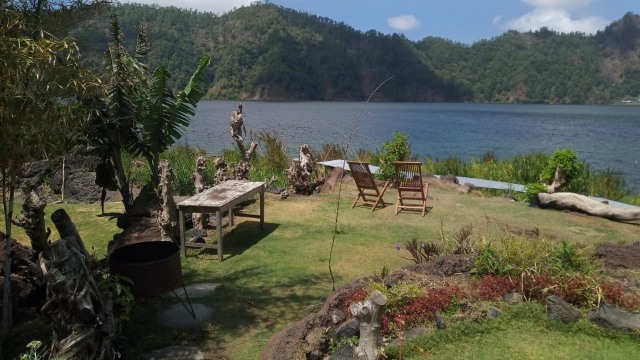 Pemandangan di Jempana Camp yang terletak di tepi danau Batur, Kintamani, Bali. Cocok untuk kegiatan wisata setelah Galungan - WIB