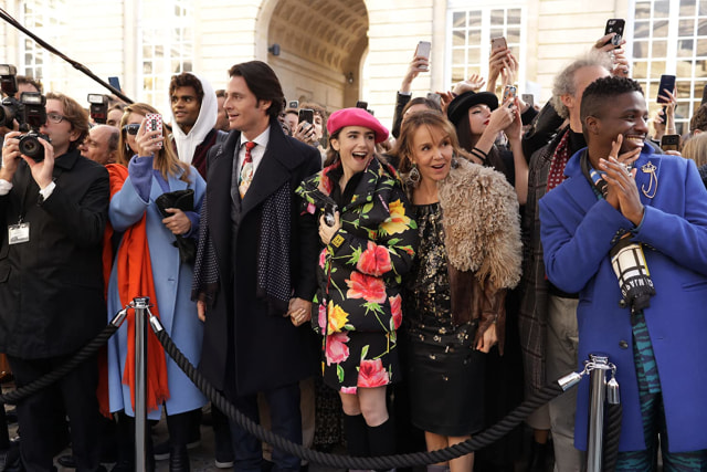 Segera Tayang: Serial Terbaru Netflix ‘Emily in Paris’ (2335)