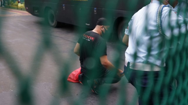 Foto: Vicky Prasetyo Sujud Syukur Usai Bebas dari Rutan Salemba (1536283)