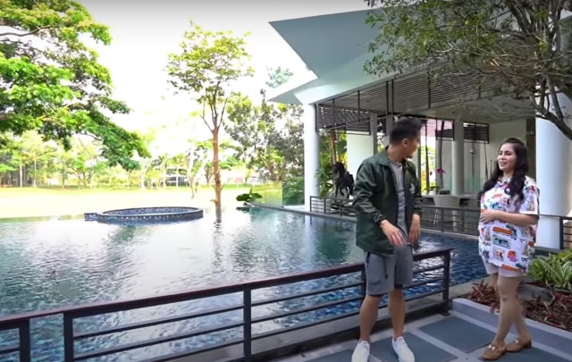 Fakta Momo Geisha Usai Menikah, Punya Rumah Mewah bak Vila hingga Koki Pribadi (215031)