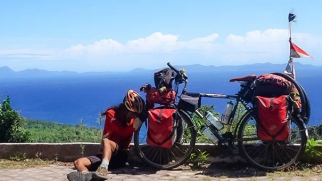 Mahir melakukan Ekspedisi Penjelajahan Nusantara dengan mengunakan sepeda. Foto: Instagram @penjelajahan.nusantara