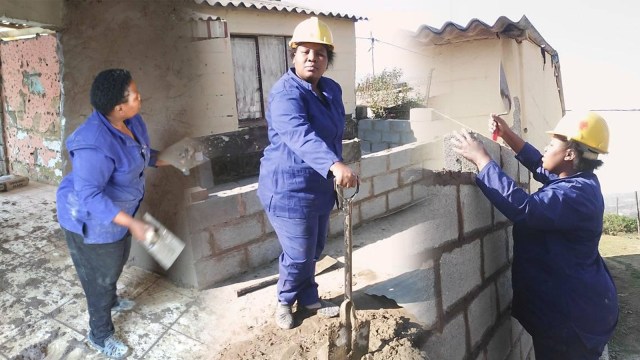 Cerita Perempuan Afrika Selatan yang Renovasi Rumah Tanpa Jasa Kuli Bangunan . Foto: Facebook/Zamanzini Philisiwe Zungu