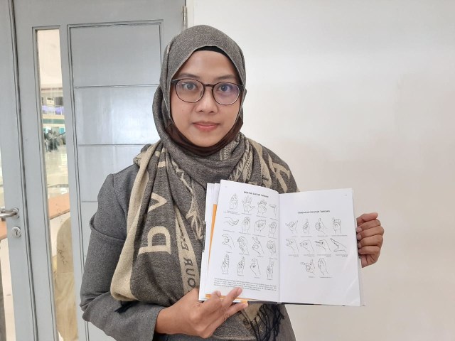Unesa Kenalkan Kamus Signalong untuk Anak Disabilitas yang Pertama di Indonesia (72069)