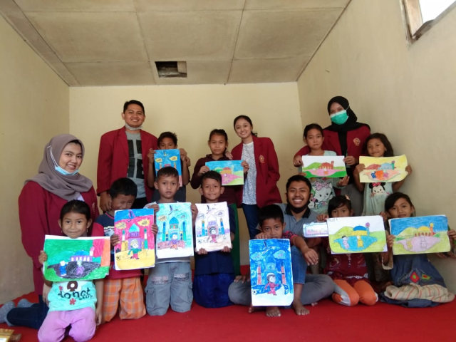 lomba mewarnai bersama anak-anak desa pekalangan