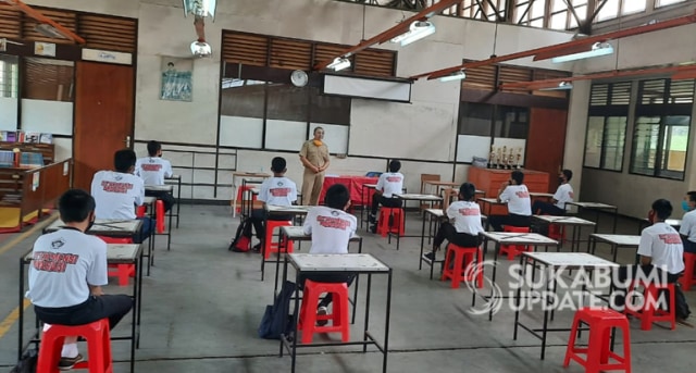 Hari pertama sekolah tatap muka di SMKN 1 Kota Sukabumi dengan protokol kesehatan, Senin (7/9/2020). | Sumber Foto:Istimewa