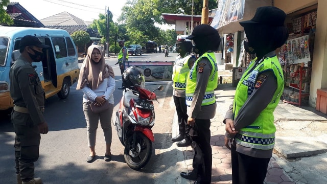 Seratusan Pelanggar Protokol Kesehatan di Cirebon Dihukum Sosial (46647)