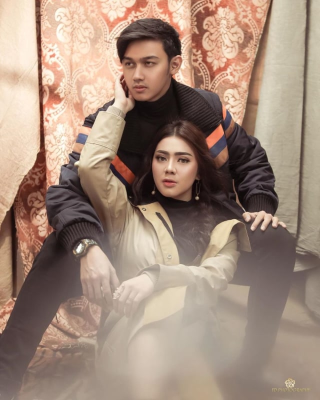 Rayakan Anniversary Ke-7,5 Tahun, 5 Gaya Pemotretan Felicya Angelista dan Hito (18317)