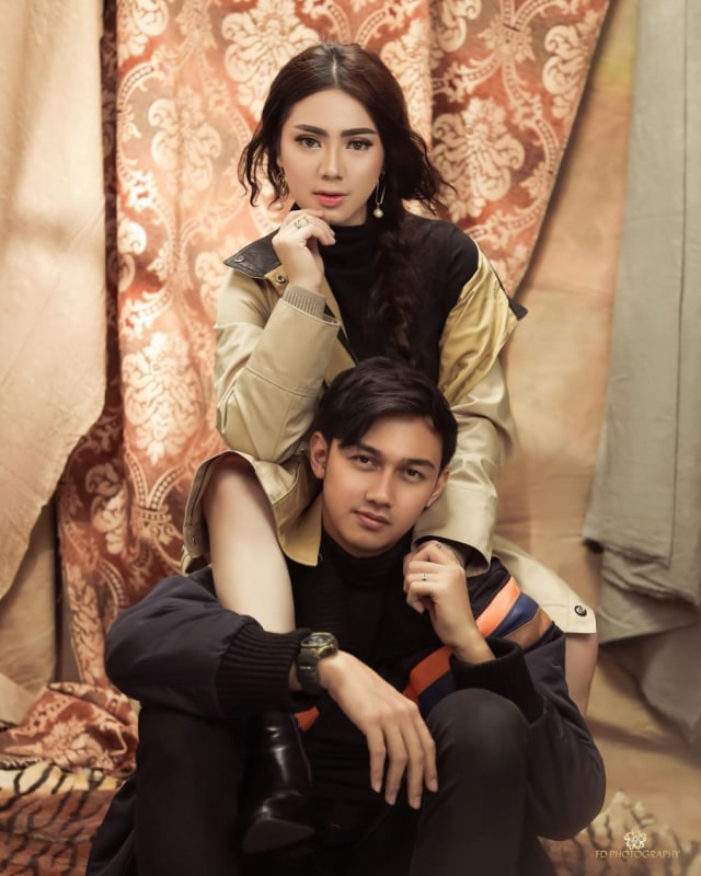 Rayakan Anniversary Ke-7,5 Tahun, 5 Gaya Pemotretan Felicya Angelista dan Hito (18320)