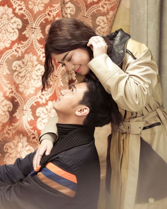 Rayakan Anniversary Ke-7,5 Tahun, 5 Gaya Pemotretan Felicya Angelista dan Hito (18321)