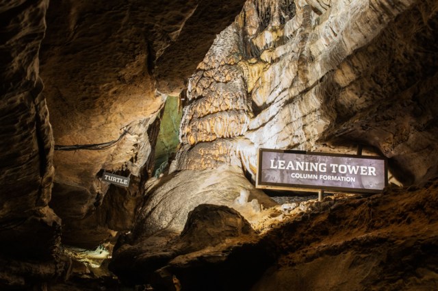 Amerika Serikat Punya Air Terjun Bawah Tanah Tertinggi di Dunia (18352)