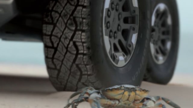 Unik! Mobil Listrik Hummer Bisa Jalan ke Samping Mirip Kepiting (140065)