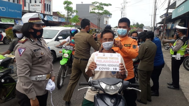 Para pengguna jalan di Bangka Selatan belum patuh dalam menerapkan protokol kesehatan COVID-19.