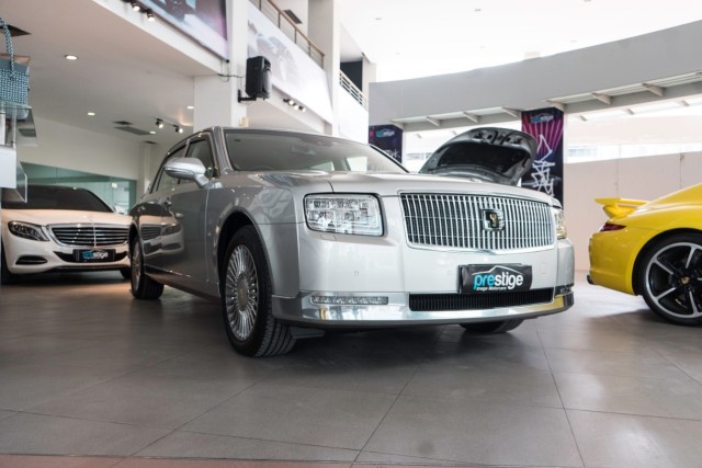 Toyota Century, Mobil Mewah Kaisar Jepang Mendarat di Indonesia (100238)