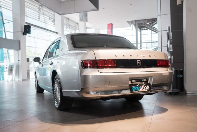 Toyota Century, Mobil Mewah Kaisar Jepang Mendarat di Indonesia (100239)