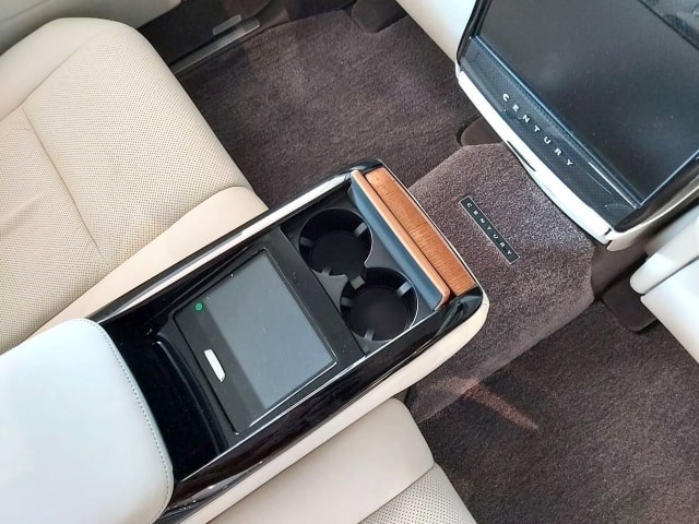 Toyota Century, Mobil Mewah Kaisar Jepang Mendarat di Indonesia (100241)