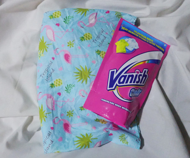 Cara mencuci pakaian agar bebas kuman di saat pandemi dengan menggunakan Vanish