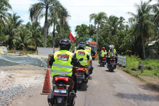 Honda Kalbar Berikan Edukasi Menghindari Bahaya di Jalan Raya pada Pelajar (102551)
