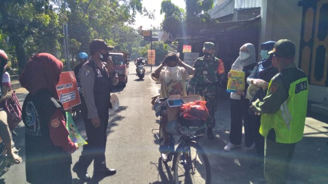 Razia Masker Gabungan di Wilayah Laweyan Solo Terjaring 17 Orang (300914)