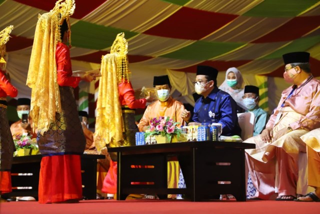 Foto: Pembukaan MTQ VIII Provinsi Kepri (280399)