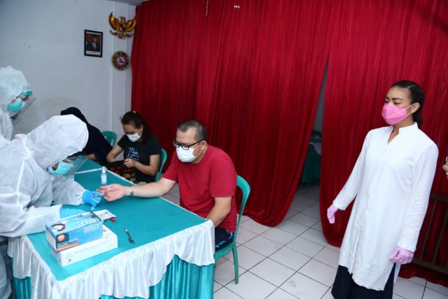 Rahayu Bagikan 10 Ribu Rapid Test dan Antigen COVID-19 di Tangsel (72)