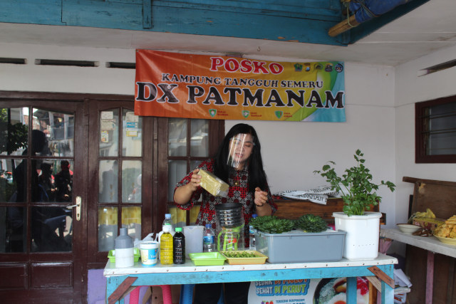 Warga DX Patmanam Antusias Ikuti Workshop Hidroponik yang Diadakan Mahasiswa UMM (528328)