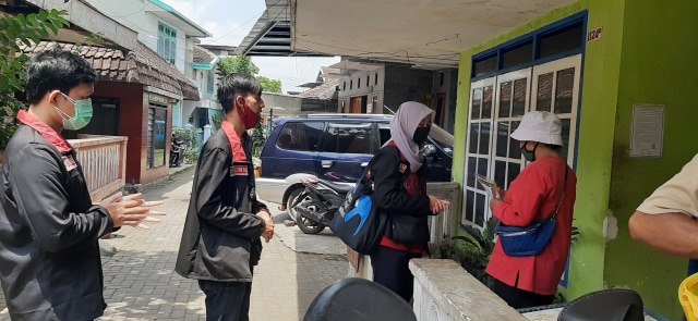 "Door To Door", Mahasiswa UMM Sosialisasi Protokol Kesehatan Cegah Covid-19 (444)