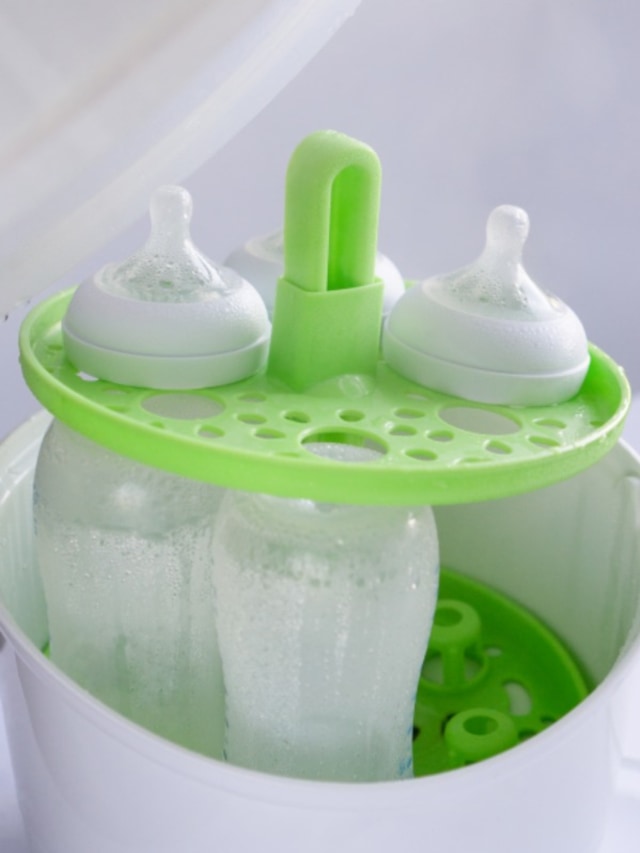 Pendapat ahli tentang sterilisasi botol susu bayi Foto: Shutterstock