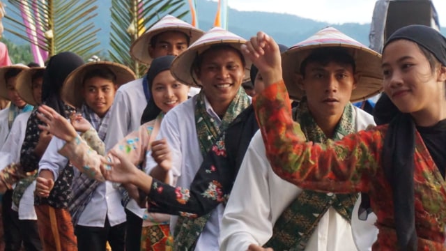 Foto: Semarak Festival Pantai Lapasi di Halmahera Barat (21925)