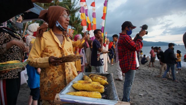 Foto: Semarak Festival Pantai Lapasi di Halmahera Barat (21928)