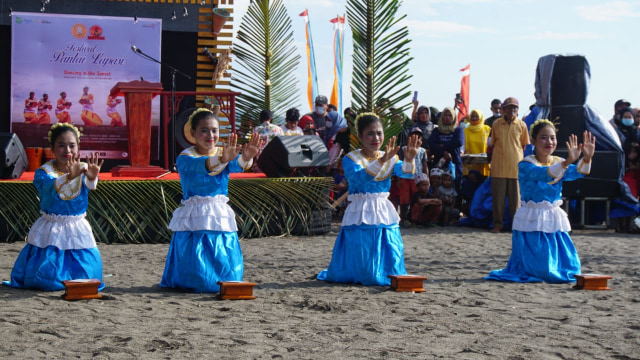Foto: Semarak Festival Pantai Lapasi di Halmahera Barat (21927)