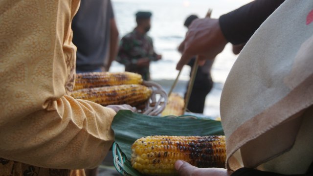 Foto: Semarak Festival Pantai Lapasi di Halmahera Barat (21931)