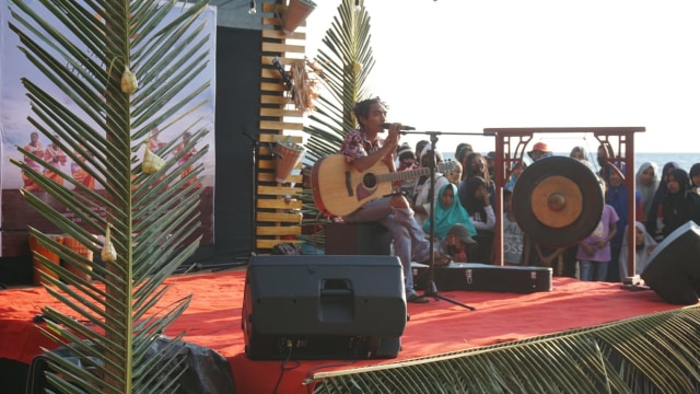 Foto: Semarak Festival Pantai Lapasi di Halmahera Barat (21932)