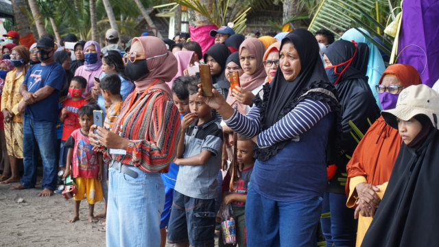 Foto: Semarak Festival Pantai Lapasi di Halmahera Barat (21930)