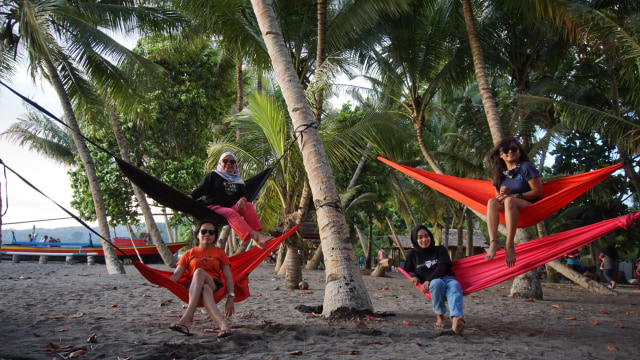 Foto: Semarak Festival Pantai Lapasi di Halmahera Barat (21935)