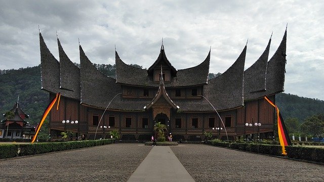 Rumah Gadang dari Sumatera Barat. Foto: Pixabay