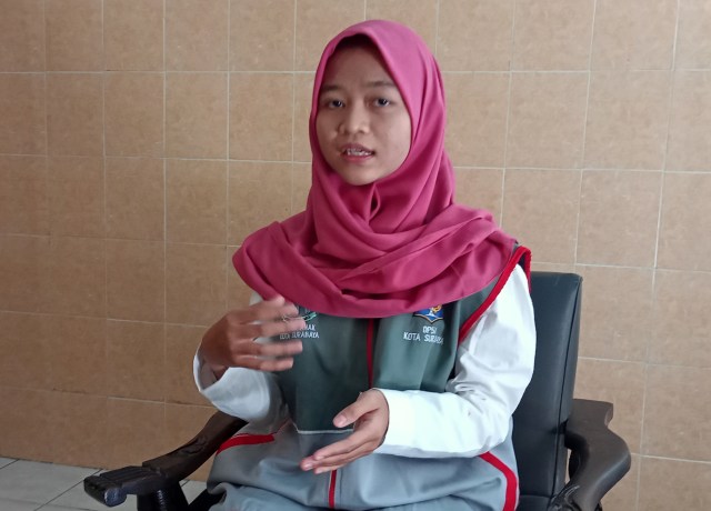 Ramadhania Gadis Yosnanda, anggota divisi perlindungan anak Forum Anak Surabaya (FAS). Foto: Masruroh/Basra