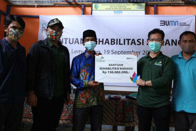 Dorong Pariwisata di Pulau Lemukutan, PLN Kalbar Kucurkan Bantuan Rp 150 Juta (102515)