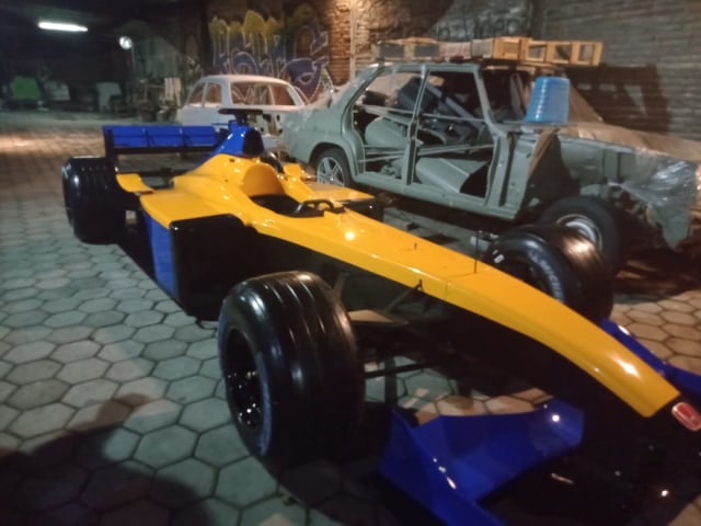 Unik, Warga Malang Restorasi Mobil F1 (24464)