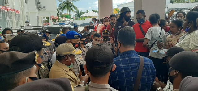 Hasil Tes Cpns Belum Diumumkan Fkamm Sambangi Kantor Pemda Fakfak Kumparan Com