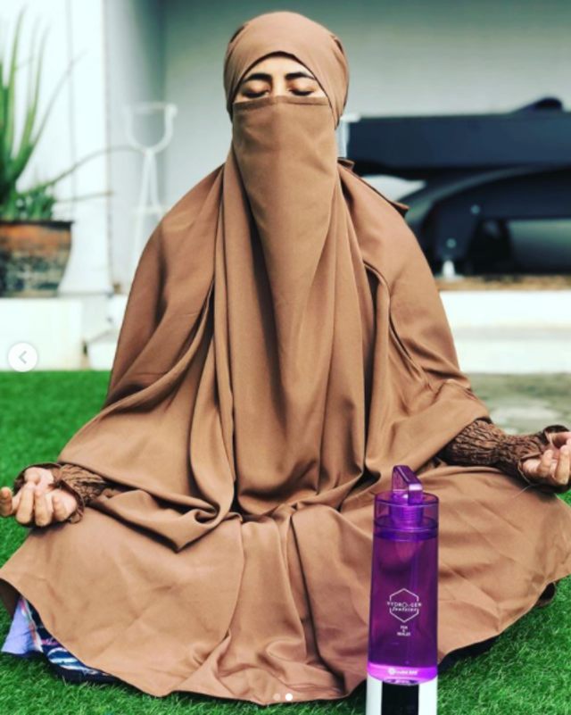 Umi Pipik berjemur di pagi hari Foto: Instagram @_ummi_pipik_