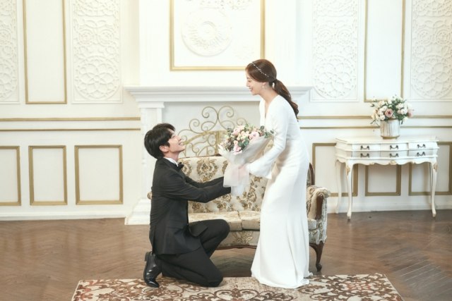 Drama Korea 'Flower of Evil' Rilis Foto 'Nikah' Lee Joon Gi dan Moon Chae Won (29876)
