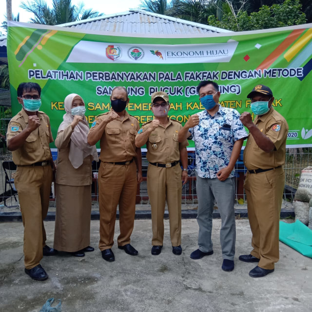 Gandeng GEG, Dinas Perkebunan Fakfak Gelar Pelatihan Grafting Tanaman Pala (45086)