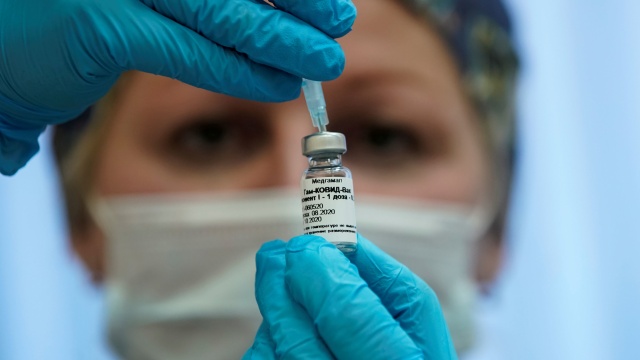 Ilustrasi vaksin. Foto: TATYANA MAKEYEVA/REUTERS