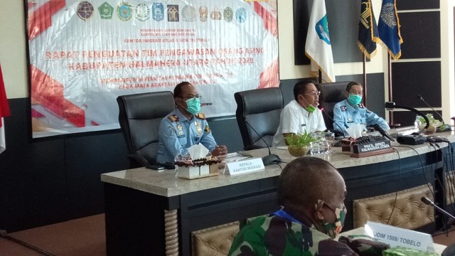 Kantor Imigrasi Kelas II Non TPI Tobelo, Halmahera Utara saat melakukan Rapat Penguatan Tim Pengawasan Orang Asing. Foto: Istimewa